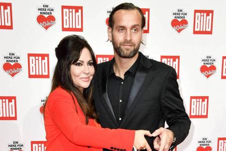 Handballer Silvio Heinevetter ist 19 Jahre jünger als Freundin Simone Thomalla - und sogar ganze 40 Jahre jünger als ihr Ex ...