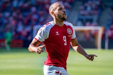 Kam etwas unverhofft zu seiner ersten Halbchance (17.), erarbeitete sich dadurch Rückenwind und verlangte der englischen Abw...