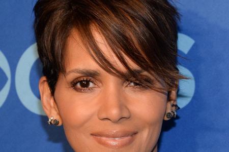In jungen Jahren zog es Halle Berry nach New York. Sie erhielt keine finanzielle Unterstürzung von ihren Eltern und musst in...