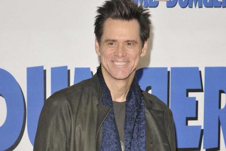 Während der Highschool lebte Jim Carrey mit seiner Familie in einem Wohnmobil und arbeitete nebenbei in einer Reifenfabrik. ...