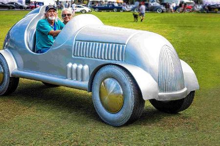 lebensgroßes Monopoly-Auto