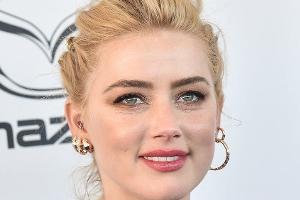 Amber Heard hat ihre Fans über die Geburt ihrer Tochter informiert.