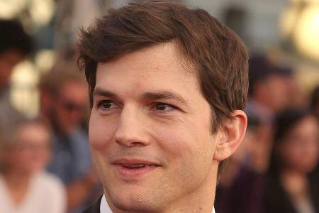 Ashton Kutcher sollte mit Richard Bransons Weltraumflugzeug ins All fliegen.
