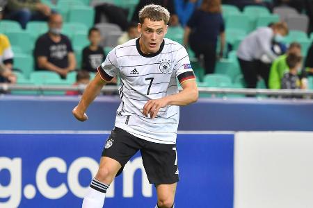 Der jüngste und vermutlich talentierteste Spieler im deutschen Europameister-Kader wird zumindest die kommende Saison aller ...