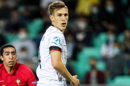 Der flexibel einsetzbare Defensivspezialist lieferte nach einer guten Bundesliga-Saison auch eine blitzsaubere U21-EM ab. Ob...