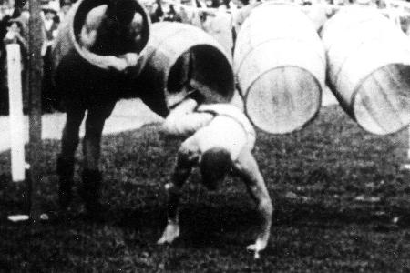 Tonnenspringen war zu Beginn des 20. Jahrhunderts eine olympische Disziplin.