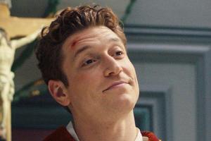 Daniel Donskoy als Trickbetrüger in "Sankt Maik"