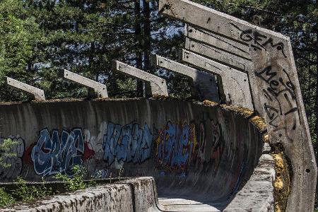 Kaum noch als solche zu erkennen: Die Bobbahn am Trebević.