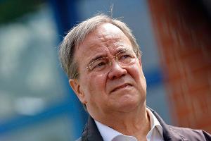 Armin Laschet während seines Besuchs der Katastrophengebiete am Samstag.