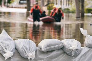 Die Lage in den Hochwasser-Gebieten bleibt angespannt.