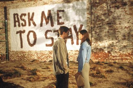 Am Ende entschied sich Joey aber nicht für Dawson, sondern für seinen besten Freund Pacey (Joshua Jackson). Die drei blieben...