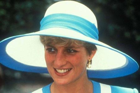 Und Mitte der 80er wurden auch die Outfits von Diana mutiger.