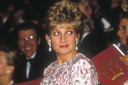 1992 kam es offiziell zur Trennung von Charles, noch konnte sie sich aber nicht ganz ihrer royalen Verpflichtungen entziehen.