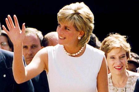 Bei offiziellen Anlässen kann Diana 1995 in Sachen bewundernswerter Auftritt niemand das Wasser reichen