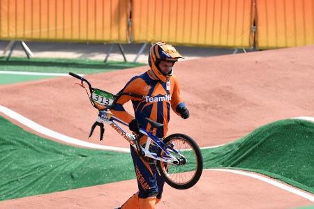 Offizieller auf der Strecke: Crash beim BMX-Training