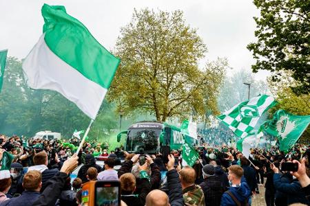 Trotz Bundesliga-Abstieg: Werder Bremen mit Dauerkarten-Rekord