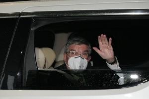 IOC-Präsident Bach in Tokio eingetroffen