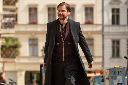 Daniel ist ein Filmstar. Er hat Erfolg, Geld und eine traumhafte Wohnung in Berlin. Dort lebt er mit seiner Frau, zwei klein...