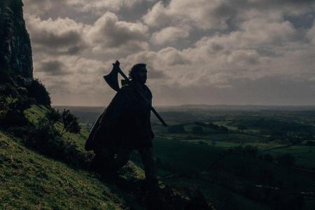 Dem sagenhaften Grünen Ritter, einem gigantischen, smaragdgrünhäutigen Fremden und Prüfer der Menschen. 