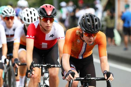 Radsport: Mitfavoritin van der Breggen beim Zeitfahr-Training vom Rad geholt