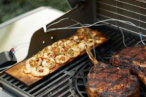 Wer einen intelligenten Grill hat, muss sein Grillgut nicht mehr nonstop beaufsichtigen.