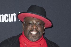 Cedric The Entertainer beerbt Jimmy Kimmel.