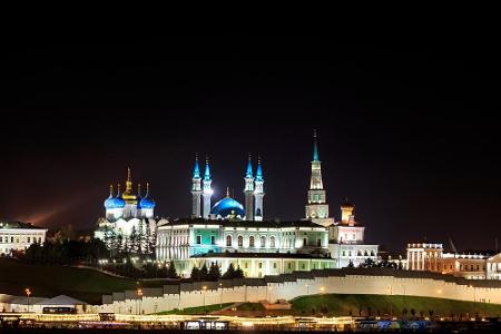 Sieht aus wie der Kreml, ist auch der Kreml - allerdings der in Kasan. Rund 800 Kilometer von Moskau entfernt, schlägt im Sü...
