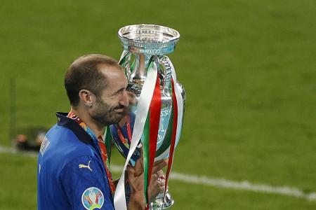 Nach EM-Sieg: Chiellini nimmt Pokal mit ins Bett