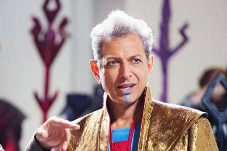 Eine Comedy-Serie könnte auch Der Grandmaster alleine tragen. Der exzentrische Herrscher des Müllplaneten Sakaar lässt im sc...