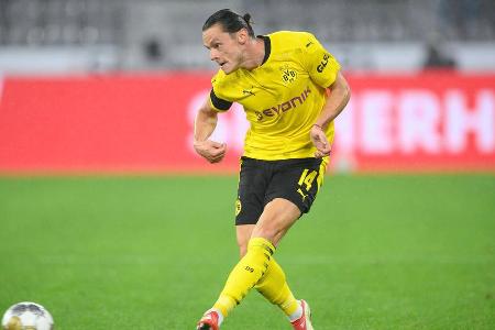 Wirkte in den Zweikämpfe etwas fahrig. Rückte zudem vielfach unnötig weit nach innen ein. Sporting konnte die Angebote aber ...