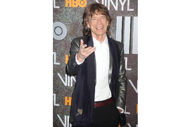 ...Rolling Stones-Frontmann Mick Jagger ist sein Vater! Die beiden erschienen am Freitag gemeinsam zur Premiere der neuen HB...