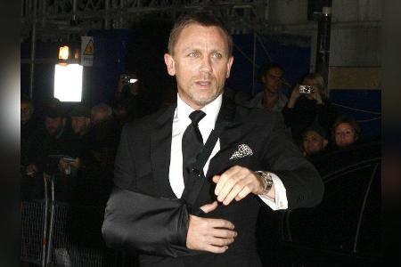 Daniel Craig alias 007 im Jahr 2008 mit Schlinge um den Arm.