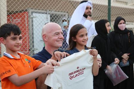 Infantino trifft afghanische Flüchtlinge