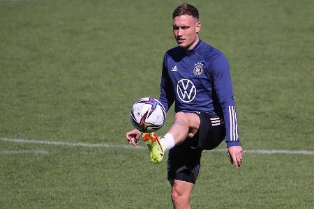 Sorgte für das zweite Länderspieldebüt an diesem Abend. Rückte für Kehrer positionsgetreu auf die linke Seite. Für allzu vie...