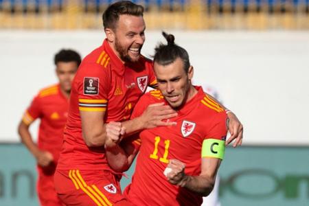 Bale schießt Wales mit Dreierpack zum Sieg