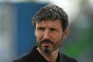 Wolfsburgs Trainer van Bommel vor CL-Start: "Können Gruppe überstehen"