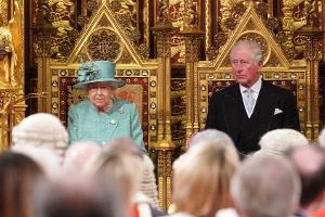Queen Elizabeth II. und Prinz Charles im Dezember 2019.