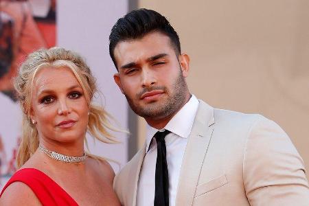 Britney Spears mit ihrem Verlobten Sam Asghari