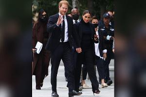 Prinz Harry und Herzogin Meghan vor dem One World Trade Center, in dem das One World Observatory untergebracht ist.