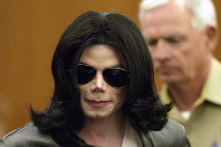 Für viel Medienwirbel sorgte auch der Prozess gegen Michael Jackson. Der verstorbene King of Pop stand wegen sexuellen Missb...