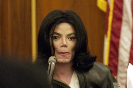 Im Januar 2005 begann schließlich in Kalifornien unter gewaltigem Medienrummel der Missbrauchsprozess, im Juni wurde er von ...