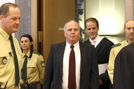 Auch in Deutschland sorgte schon so mancher Promi für Aufsehen im Gerichtssaal. Uli Hoeneß zum Beispiel. Der Bayern-Präsiden...