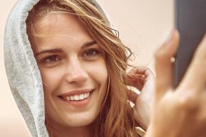 Erste eigene Clips bei TikTok veröffentlichen ist kein Hexenwerk.