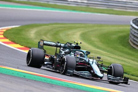 Vettels Motor brennt, Hamilton rollt aus, Verstappen im Verkehr