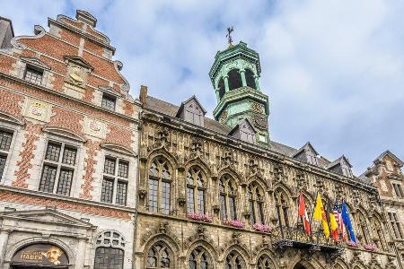 Das Rathaus von Mons