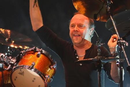 Lars Ulrich, Schlagzeuger von Metallica, leidet an Tinnitus. Seit fast 40 Jahren spielt er Konzerte ohne Gehörschutz. Jetzt ...