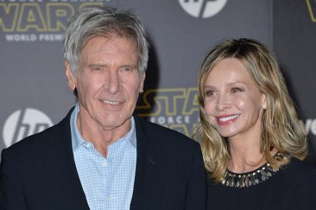 22 Jahre Altersunterschied trennen Calista Flockhart und Harrison Ford. Seit 2010 sind die beiden glücklich verheiratet und ...