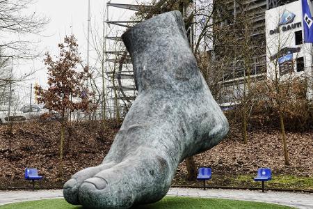 Uwe Seeler ist ohne Frage eine lebende Hamburger Legende. 'Uns Uwe' erzielte in seiner Zeit beim HSV sage und schreibe 404 T...