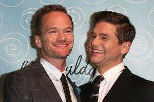 Neil Patrick Harris (l.) sendet David Burtka Liebesgrüße zum siebten Hochzeitstag.
