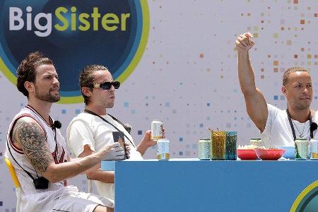 Rocco Stark, Gino Bormann und Andrej Mangold spielen Big Sister.